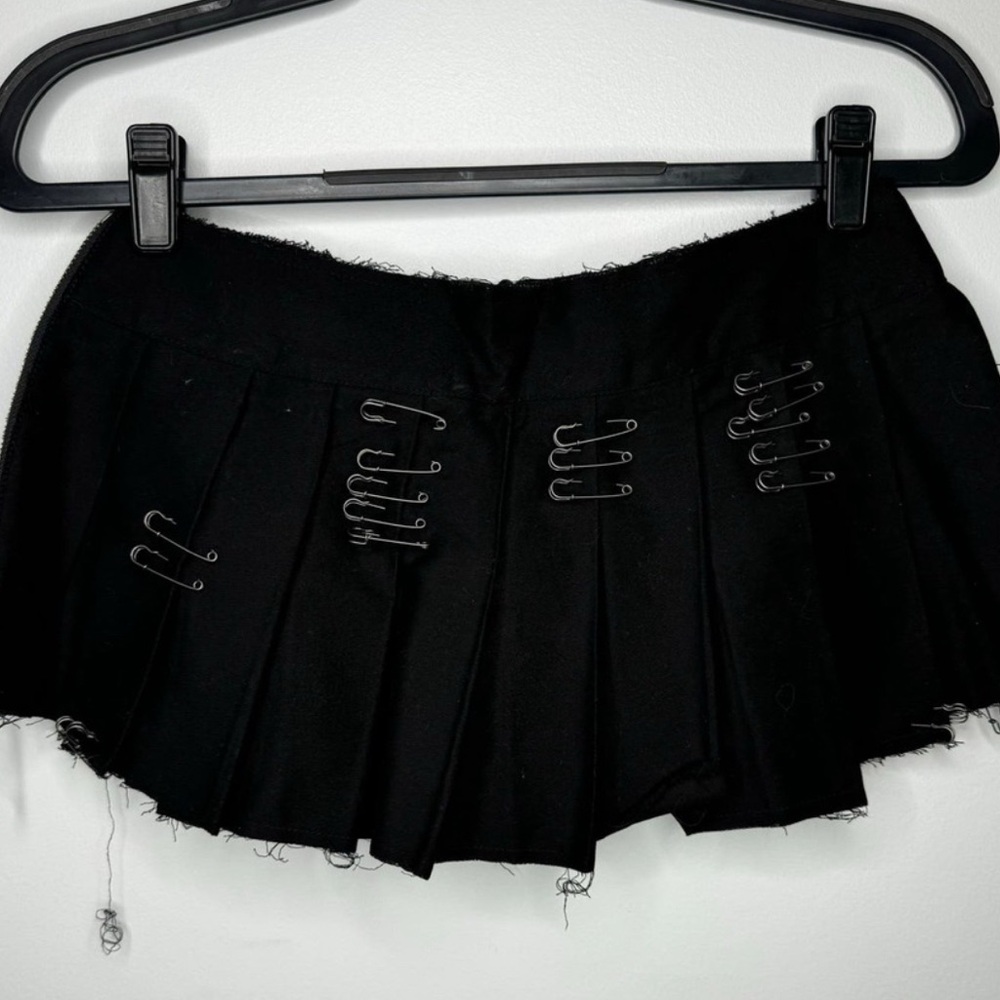 ISO Dollskill Current Mood Rule Breaker black mini skirt safety pins small / med - Picture 2 of 3